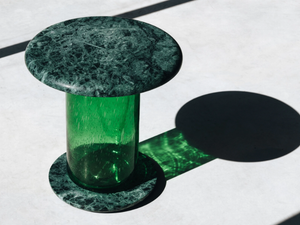 BUBBLE GREEN GUATEMALA - Low round coffee table in marble and blown glass _ Maami Home